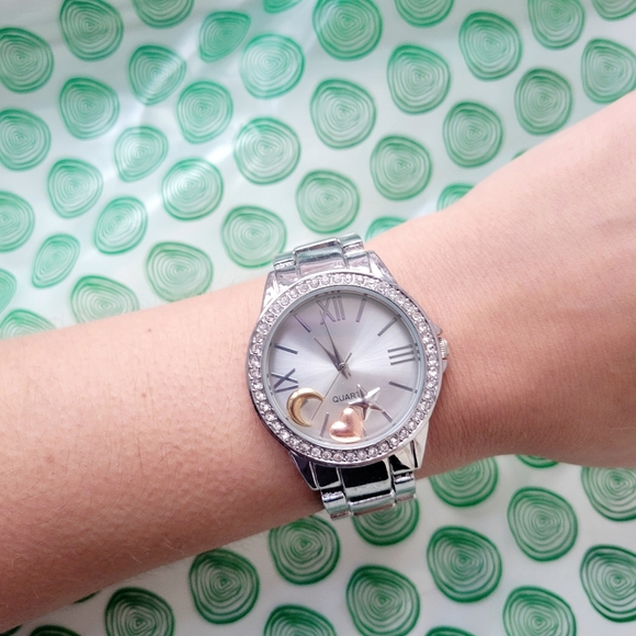 Avon Quartz Moon & Stars Roman Numerals Watch - Picture 1 of 10